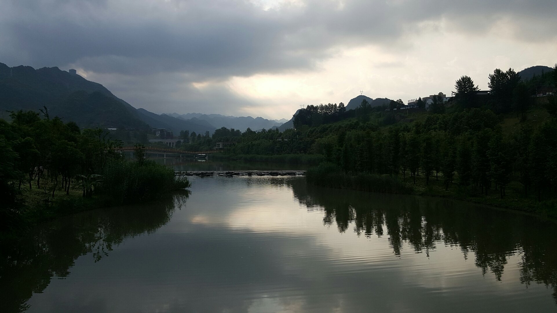 貴州省六盤水市鐘山區(qū)涼都大道靠近六盤水市婦幼保健院_烏蒙大山分享_